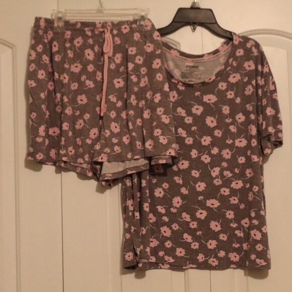 Joyspun Other - JoySpun Pajama Set Grey and Pink Short Sleeve Top and Drawstring Waist Short XL